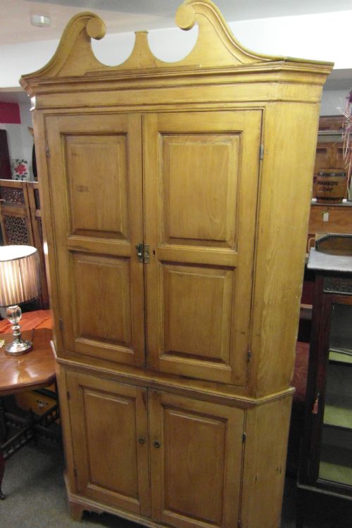 GEORGIAN PINE CORNER CABINET - ADDITIONAL PHOTO 9