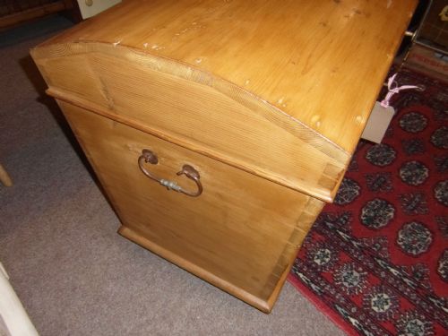 VICTORIAN PINE LARGE DOME TOP BLANKET BOX - ADDITIONAL PHOTO 1