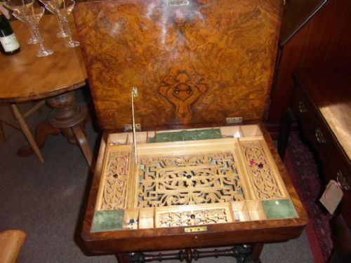 EARLY VICTORIAN BURR WALNUT SEWING WORK TABLE - ADDITIONAL PHOTO 2