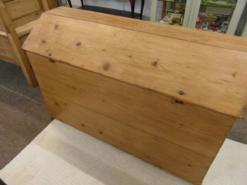 LARGE VICTORIAN DOME CHEST - ADDITIONAL PHOTO 2