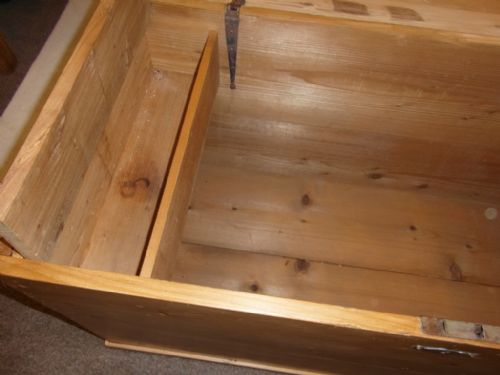 LARGE VICTORIAN DOME CHEST - ADDITIONAL PHOTO 4