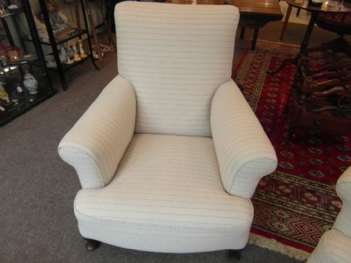 PAIR OF HOWARD AND SONS STYLE ARMCHAIRS - ADDITIONAL PHOTO 6