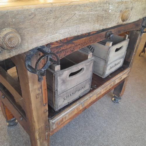 ANTIQUES BUTCHERS BLOCK ON STAND - ADDITIONAL PHOTO 5