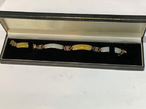 Stunning Jade and Gold Chinese Styled Ladies Bracelet