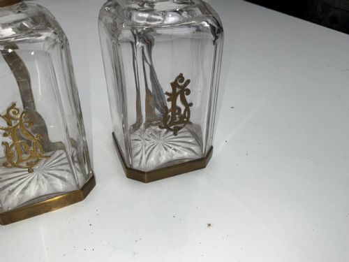 DECANTERS SET OF 3 RARE LOCKING FEATURE - ADDITIONAL PHOTO 1