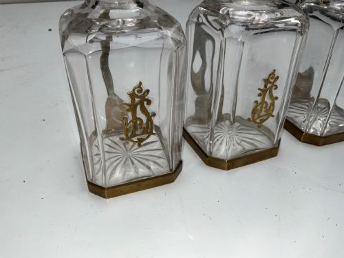DECANTERS SET OF 3 RARE LOCKING FEATURE - ADDITIONAL PHOTO 2