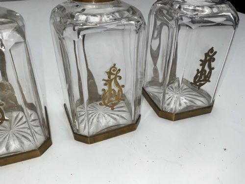 DECANTERS SET OF 3 RARE LOCKING FEATURE - ADDITIONAL PHOTO 4