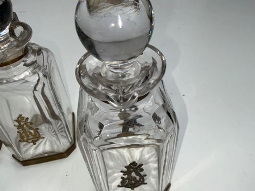 DECANTERS SET OF 3 RARE LOCKING FEATURE - ADDITIONAL PHOTO 5