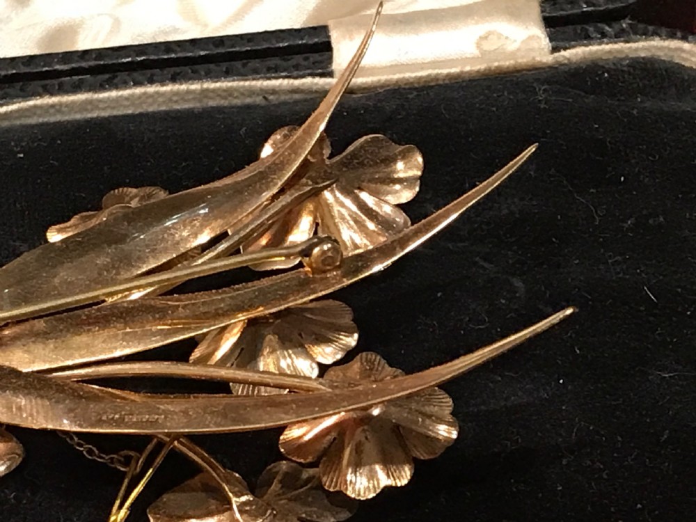 Beautiful lady’s 9 carat solid gold brooch with semi precious stones  View VIII