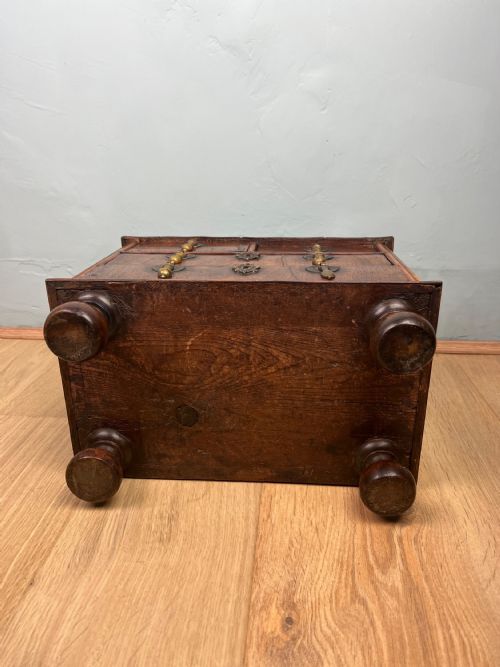 MINIATURE WALNUT CHEST OF DRAWERS CIRCA 1700 - ADDITIONAL PHOTO 5