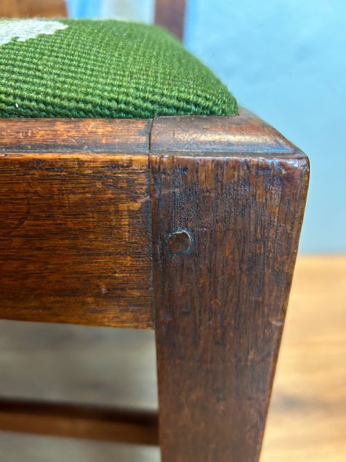 A PAIR OF GEORGE 2ND WALNUT SIDE CHAIRS - ADDITIONAL PHOTO 3