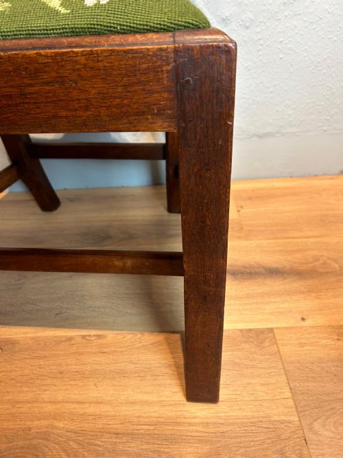 A PAIR OF GEORGE 2ND WALNUT SIDE CHAIRS - ADDITIONAL PHOTO 5