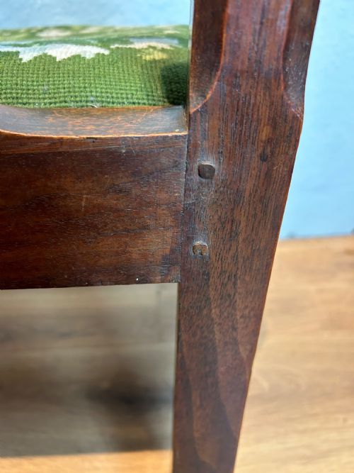 A PAIR OF GEORGE 2ND WALNUT SIDE CHAIRS - ADDITIONAL PHOTO 6