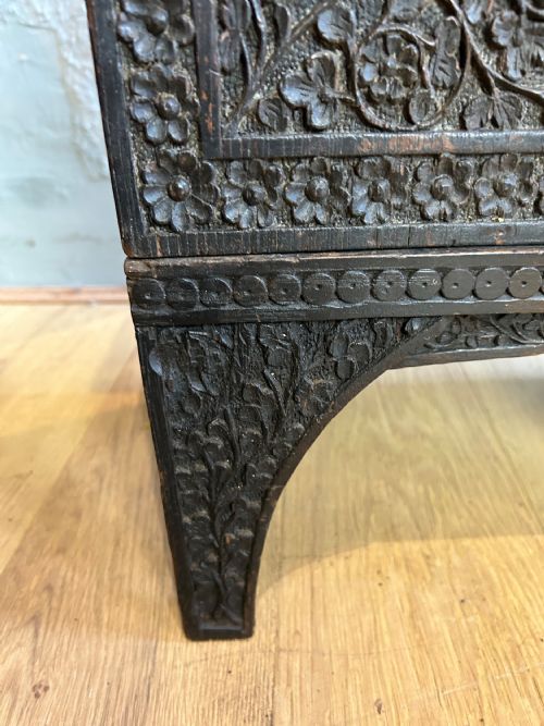 ANTIQUE PAIR OF ANGLO INDIAN OAK BEDSIDE CABINETS - ADDITIONAL PHOTO 9