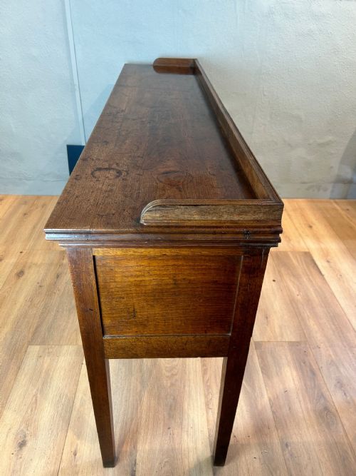 18TH CENTURY WALNUT OAK DRESSER BASE - ADDITIONAL PHOTO 1