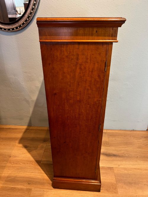 WELLINGTON CHEST IN FIDDLEBACK MAHOGANY ATTRIBUTED TO HOLLAND SONS CIRCA 1850 - ADDITIONAL PHOTO 2
