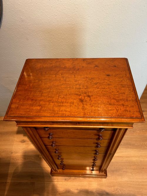 WELLINGTON CHEST IN FIDDLEBACK MAHOGANY ATTRIBUTED TO HOLLAND SONS CIRCA 1850 - ADDITIONAL PHOTO 4