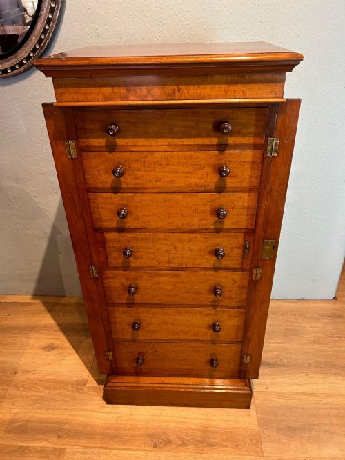 WELLINGTON CHEST IN FIDDLEBACK MAHOGANY ATTRIBUTED TO HOLLAND SONS CIRCA 1850 - ADDITIONAL PHOTO 5