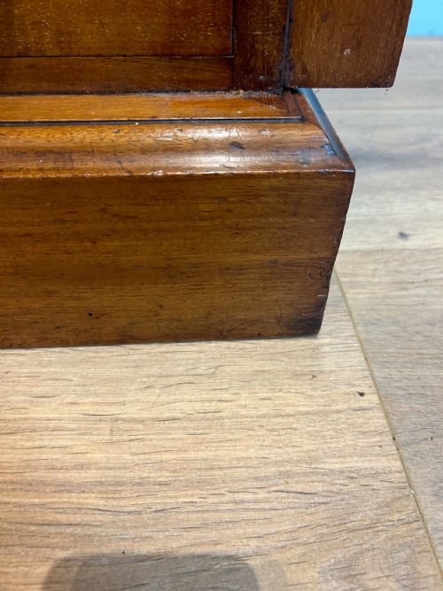 WELLINGTON CHEST IN FIDDLEBACK MAHOGANY ATTRIBUTED TO HOLLAND SONS CIRCA 1850 - ADDITIONAL PHOTO 8