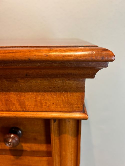 WELLINGTON CHEST IN FIDDLEBACK MAHOGANY ATTRIBUTED TO HOLLAND SONS CIRCA 1850 - ADDITIONAL PHOTO 9