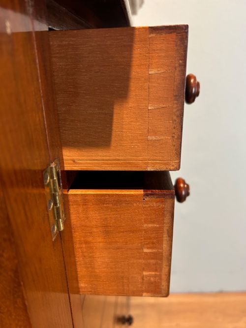 WELLINGTON CHEST IN FIDDLEBACK MAHOGANY ATTRIBUTED TO HOLLAND SONS CIRCA 1850 - ADDITIONAL PHOTO 10