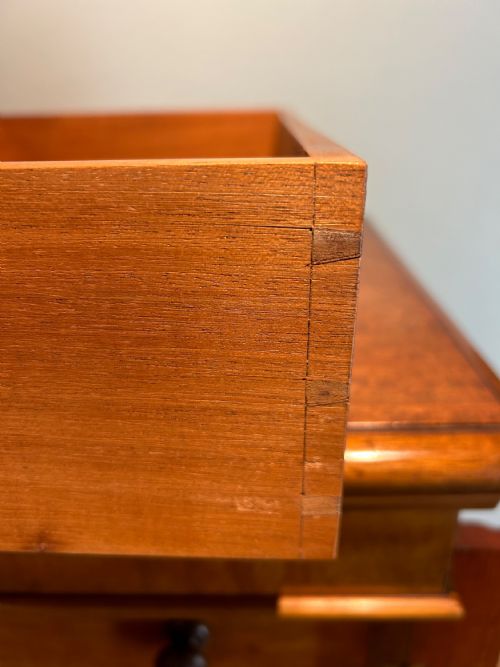 WELLINGTON CHEST IN FIDDLEBACK MAHOGANY ATTRIBUTED TO HOLLAND SONS CIRCA 1850 - ADDITIONAL PHOTO 11