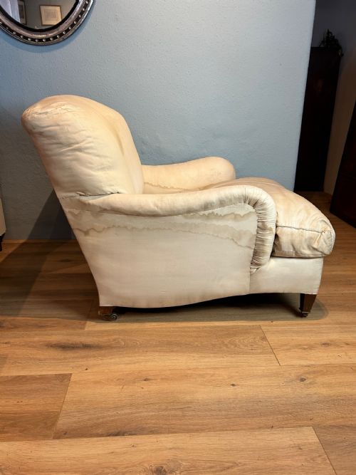 HOWARD AND SONS LTD ANTIQUE IVOR MODEL ARMCHAIR - ADDITIONAL PHOTO 3