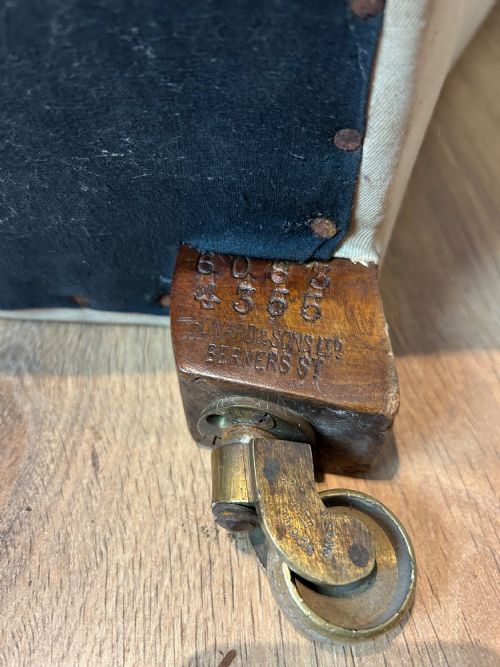 HOWARD AND SONS LTD ANTIQUE IVOR MODEL ARMCHAIR - ADDITIONAL PHOTO 7