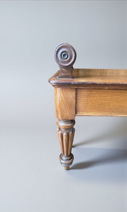WILLIAM IV MAHOGANY HALL BENCH IN THE MANNER OF GILLOWS - ADDITIONAL PHOTO 4