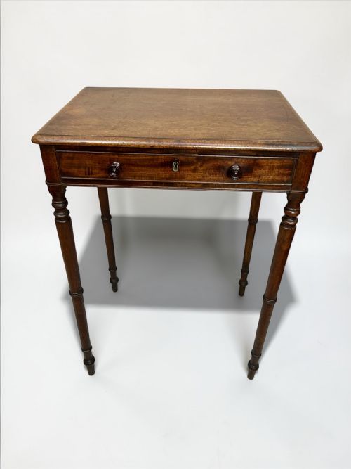 SMALL REGENCY MAHOGANY SIDE TABLE - ADDITIONAL PHOTO 1