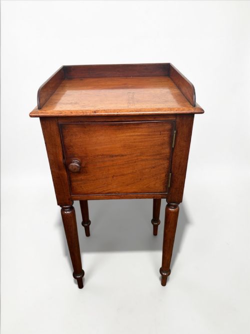 VICTORIAN MAHOGANY POT CUPBOARD - ADDITIONAL PHOTO 1