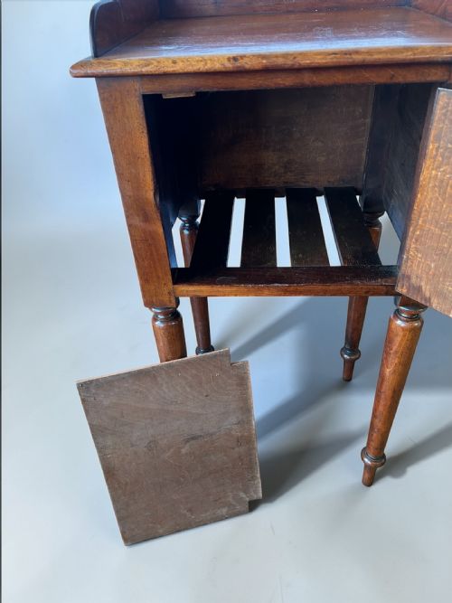 VICTORIAN MAHOGANY POT CUPBOARD - ADDITIONAL PHOTO 6