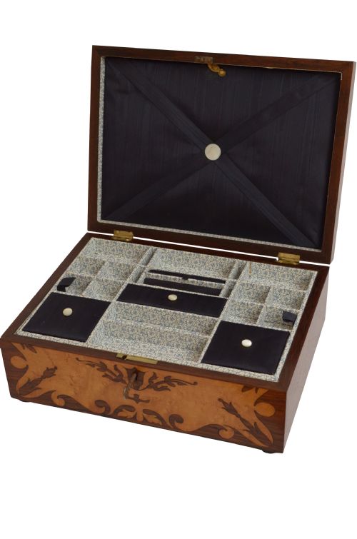 Exquisite Victorian Bird's Eye Maple Jewellery Box