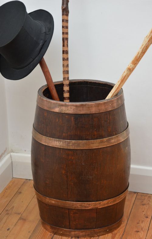 VICTORIAN OAK COUNTRY HOUSE COOPERED BARREL UMBRELLA STAND