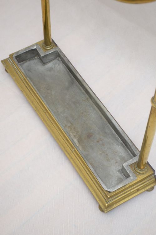 VICTORIAN BRASS UMBRELLA STAND ON BUN FEET WITH A DRIP TRAY - ADDITIONAL PHOTO 7