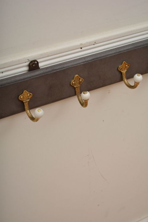 VICTORIAN BRASS COAT HOOKS COAT RACK IN GOOD CONDTION - ADDITIONAL PHOTO 1