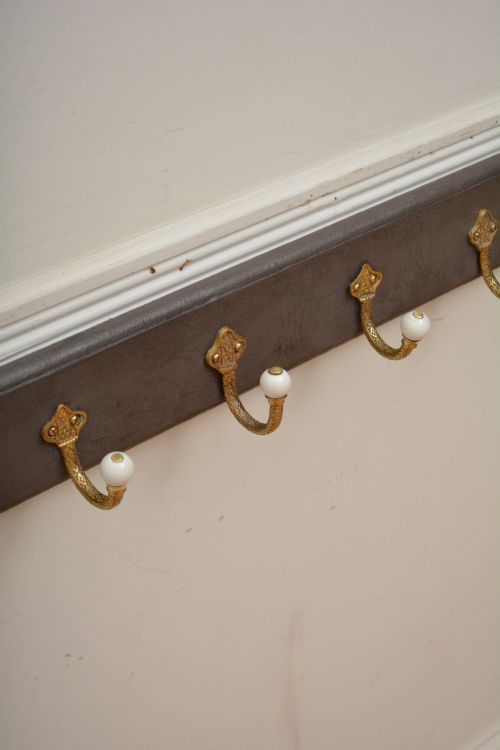 VICTORIAN BRASS COAT HOOKS COAT RACK IN GOOD CONDTION - ADDITIONAL PHOTO 3