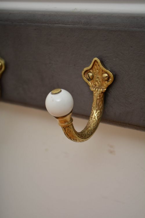 VICTORIAN BRASS COAT HOOKS COAT RACK IN GOOD CONDTION - ADDITIONAL PHOTO 8