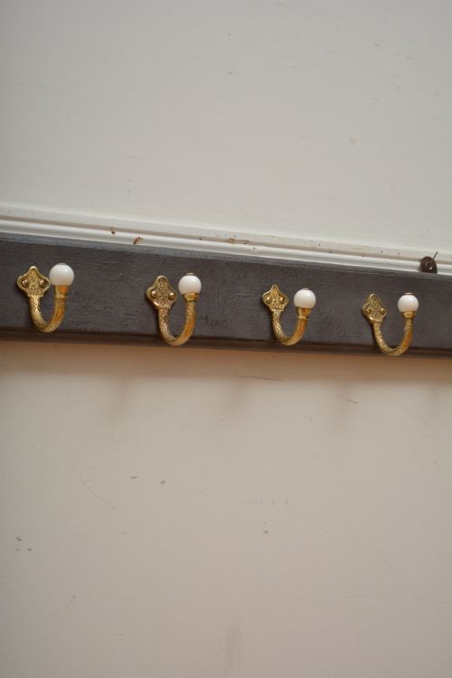 VICTORIAN BRASS COAT HOOKS COAT RACK IN GOOD CONDTION - ADDITIONAL PHOTO 10