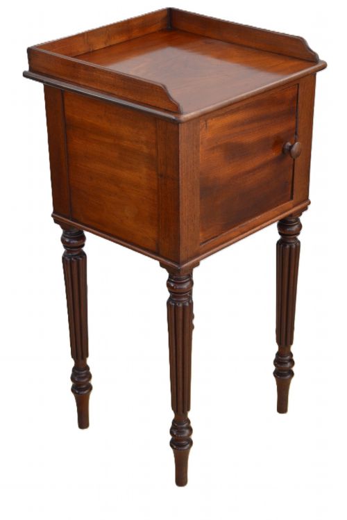 MAHOGANY BEDSIDE CABINET ON REEDED LEGS GILLOWS - ADDITIONAL PHOTO 1