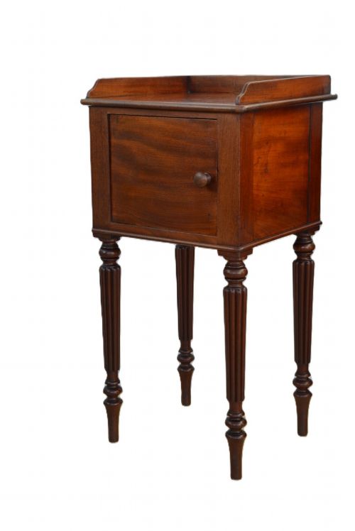 MAHOGANY BEDSIDE CABINET ON REEDED LEGS GILLOWS - ADDITIONAL PHOTO 4