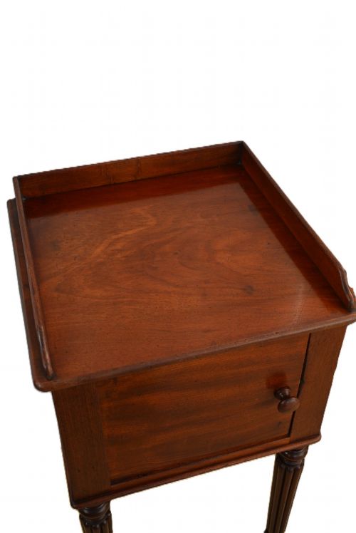 MAHOGANY BEDSIDE CABINET ON REEDED LEGS GILLOWS - ADDITIONAL PHOTO 6