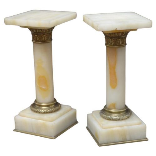 UNUSUALLY LOW PAIR OF ANTIQUE PEDESTALS COLUMNS IN GOOD CONDITION