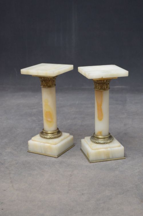 UNUSUALLY LOW PAIR OF ANTIQUE PEDESTALS COLUMNS IN GOOD CONDITION - ADDITIONAL PHOTO 2