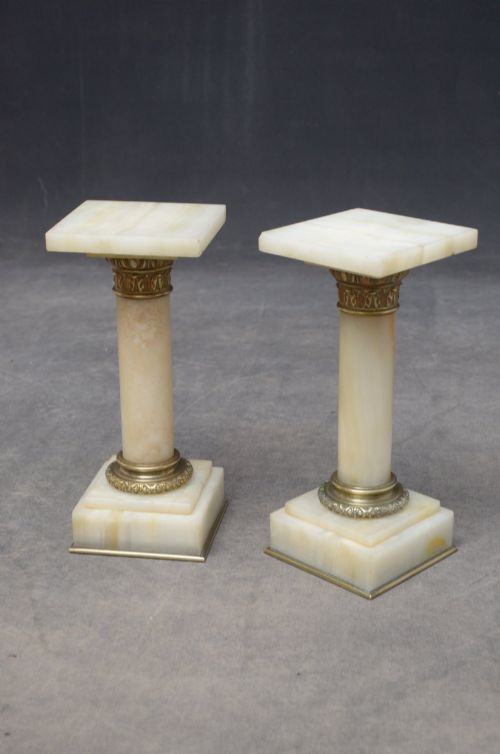 UNUSUALLY LOW PAIR OF ANTIQUE PEDESTALS COLUMNS IN GOOD CONDITION - ADDITIONAL PHOTO 3