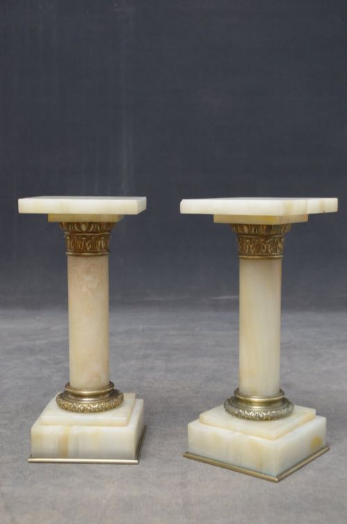 UNUSUALLY LOW PAIR OF ANTIQUE PEDESTALS COLUMNS IN GOOD CONDITION - ADDITIONAL PHOTO 4
