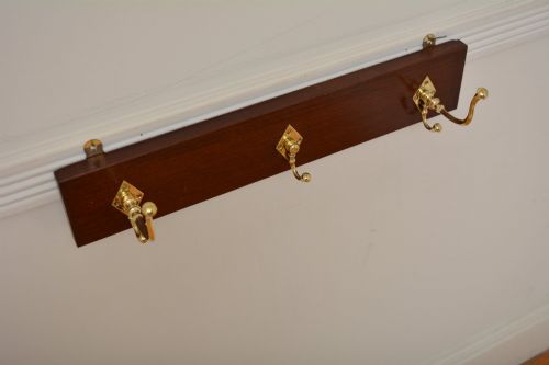 AESTHETIC MOVEMENT COAT HOOKS COAT RACK BRASS AND MAHOGANY - ADDITIONAL PHOTO 1