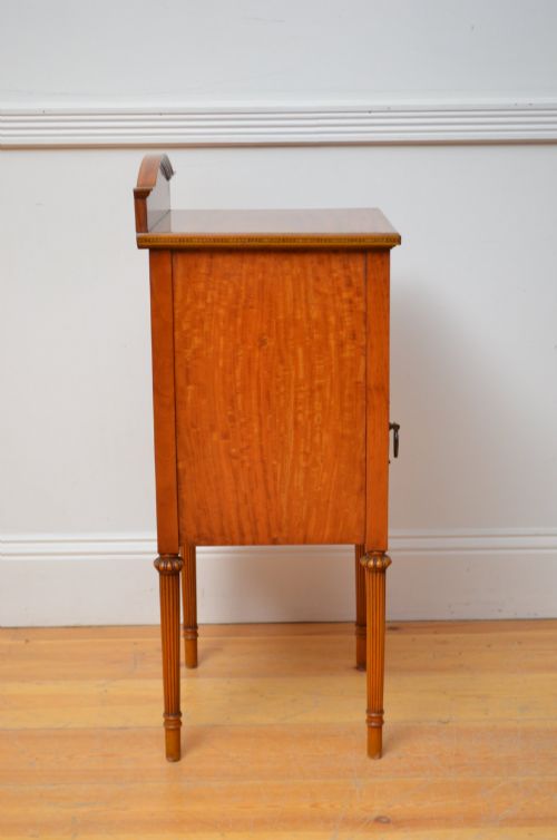 ENGLISH EDWARDIAN SATINWOOD BEDSIDE CUPBOARD IN HOME READY CONDITION - ADDITIONAL PHOTO 7
