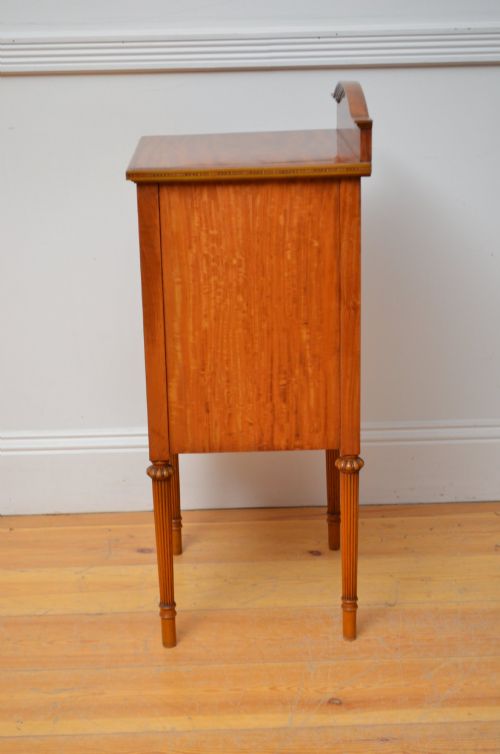 ENGLISH EDWARDIAN SATINWOOD BEDSIDE CUPBOARD IN HOME READY CONDITION - ADDITIONAL PHOTO 9