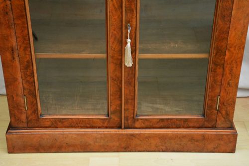ENGLISH VICTORIAN BOOKCASE IN FIGURED WALNUT GLAZED DOOR - ADDITIONAL PHOTO 11